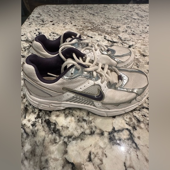 Nike Kids Running Shoes - Picture 1 of 9